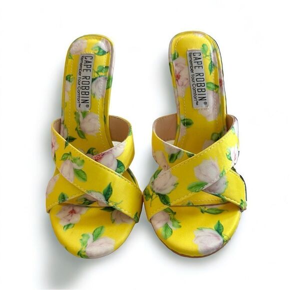 NWOT Cape Robbin Kardasian Floral Heels - Picture 1 of 6